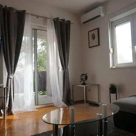 Pe-la Center דירה